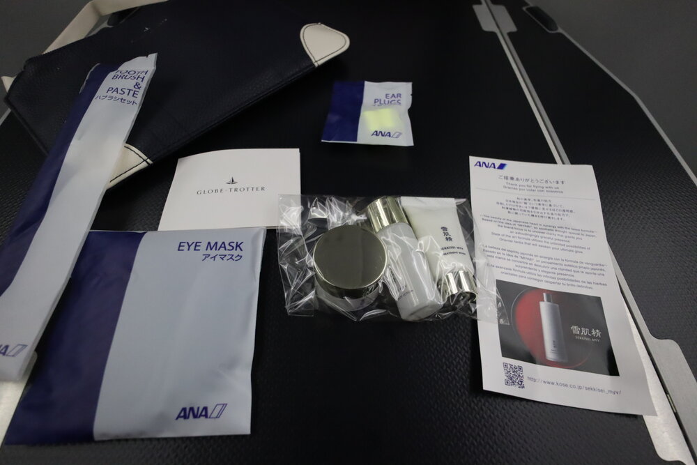 ANA 787 business class – Amenity kit contents