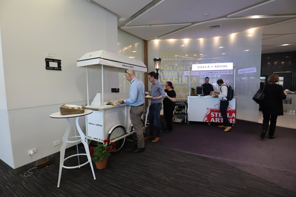 Virgin Australia Lounge Melbourne – Beer carts