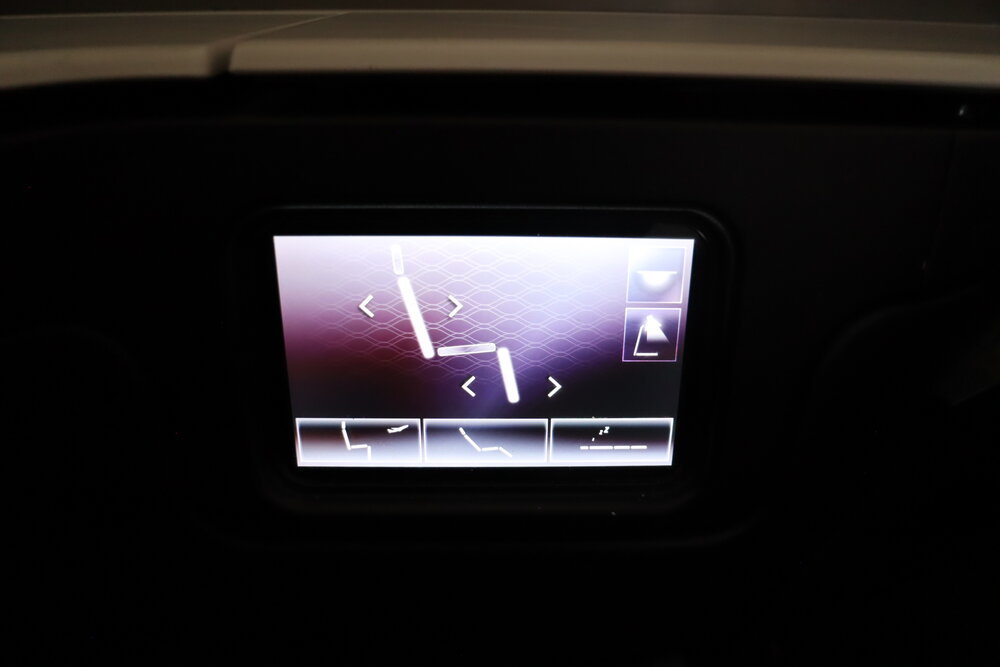 Virgin Australia business class – Seat controls