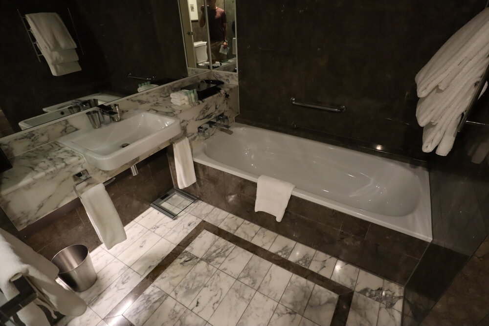 Grand Hyatt Melbourne – Bathroom