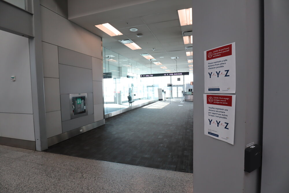 Toronto Pearson International Airport – Social distancing signs