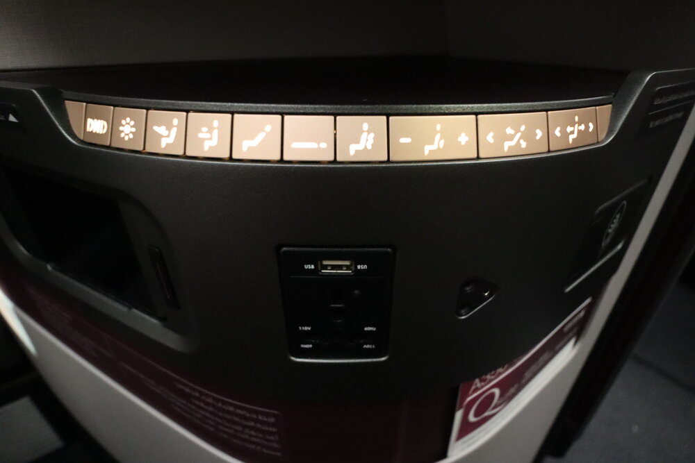 Qatar Airways A350 Qsuites business class – Seat controls