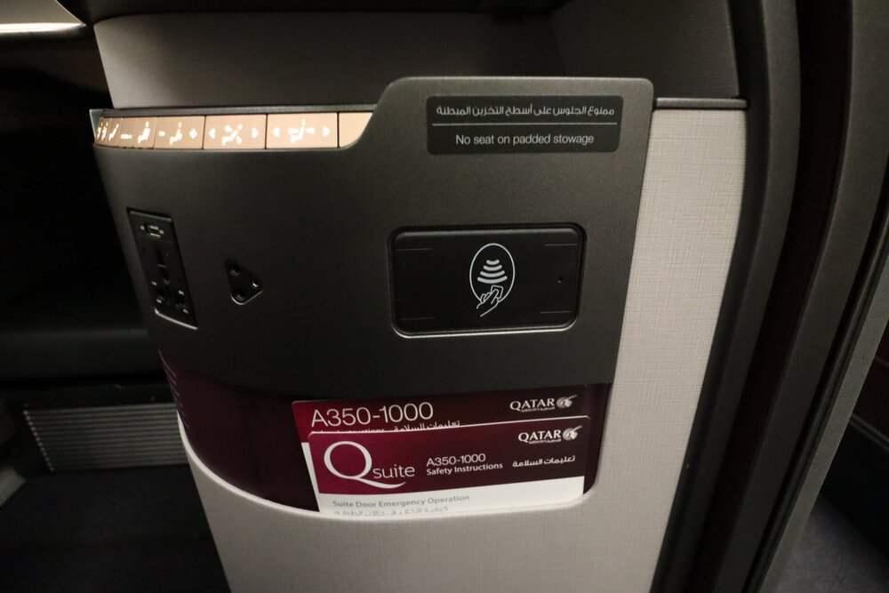 Qatar Airways A350 Qsuites business class – Credit card reader