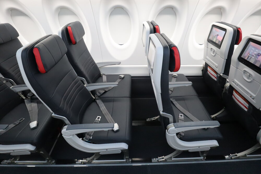 Air Canada Airbus A220 – Economy class “2” seats