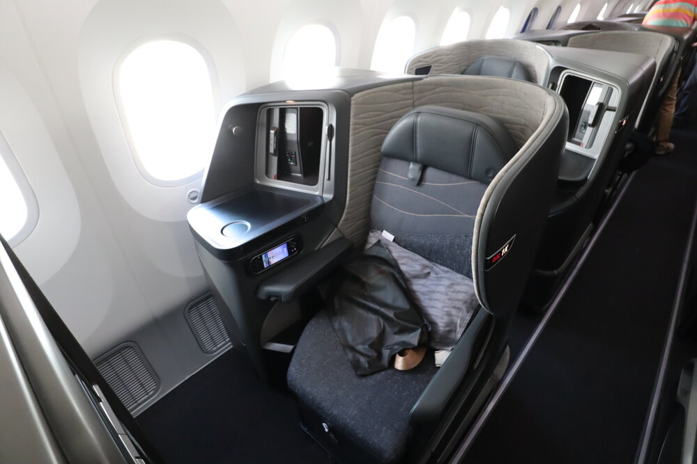 Turkish Airlines 787 business class – Window seat closer to the aisle