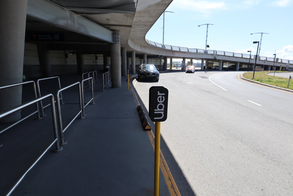 Montreal Trudeau International Airport – Taxi rank