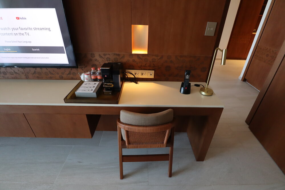 JW Marriott Cancún Resort &amp; Spa – Caribbean Suite desk