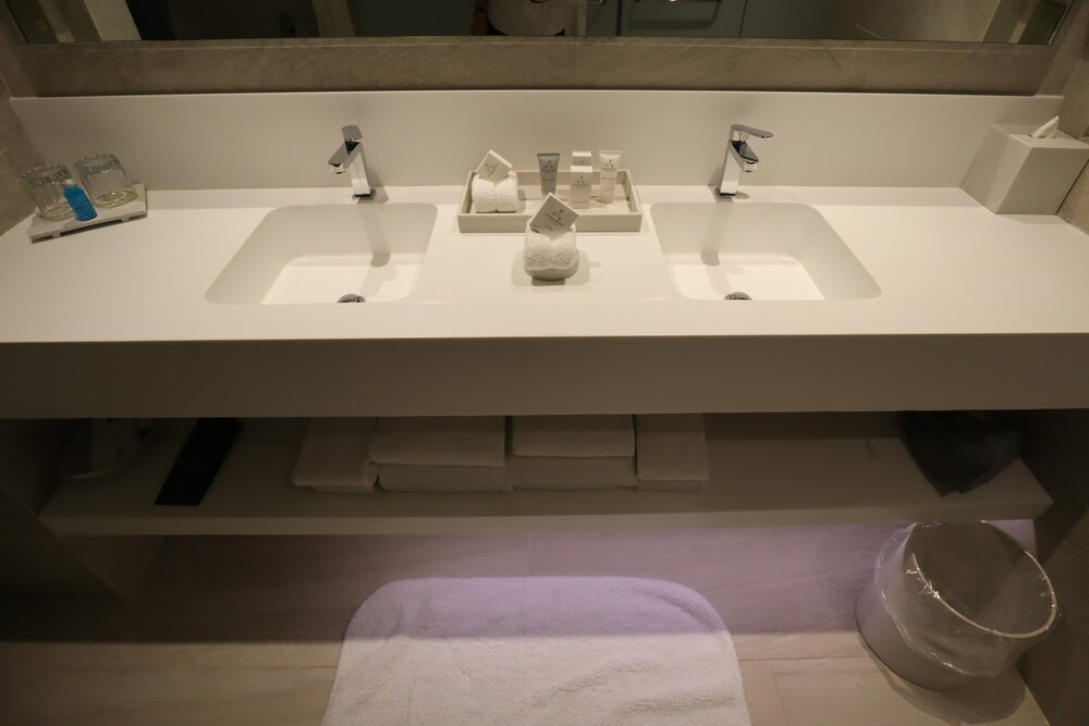 JW Marriott Cancún Resort &amp; Spa – Caribbean Suite double sinks