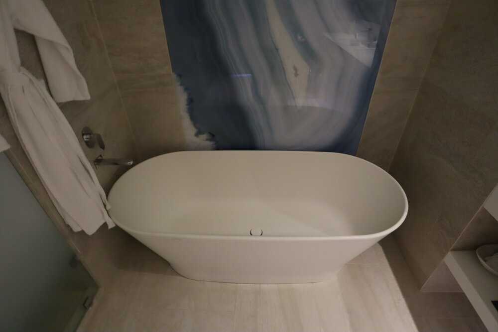 JW Marriott Cancún Resort &amp; Spa – Caribbean Suite bathtub