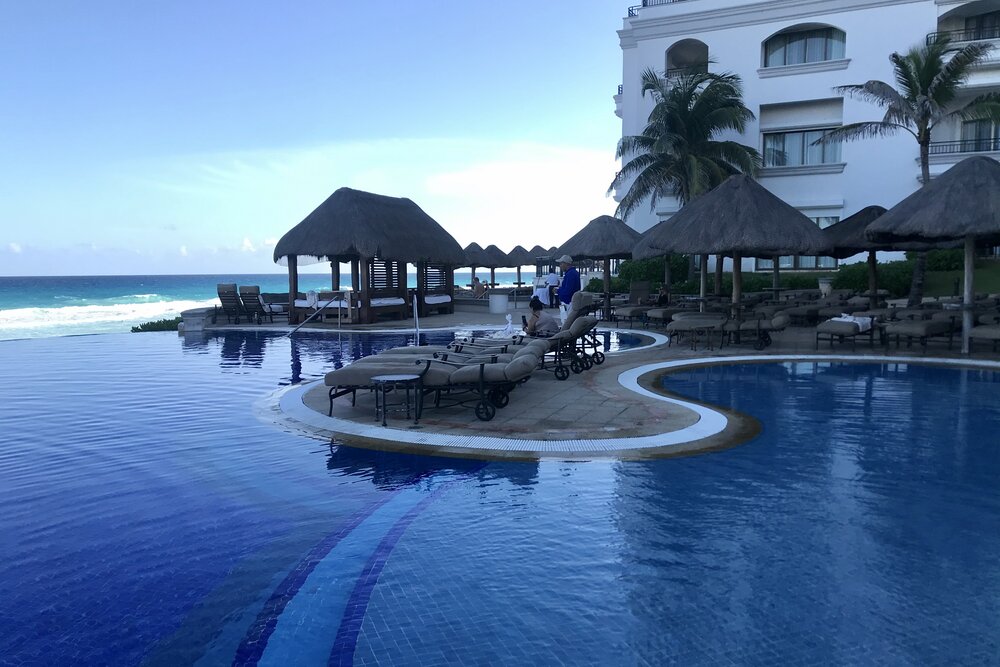 JW Marriott Cancún Resort &amp; Spa – Poolside