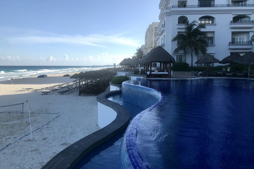 JW Marriott Cancún Resort &amp; Spa – Infinity pool