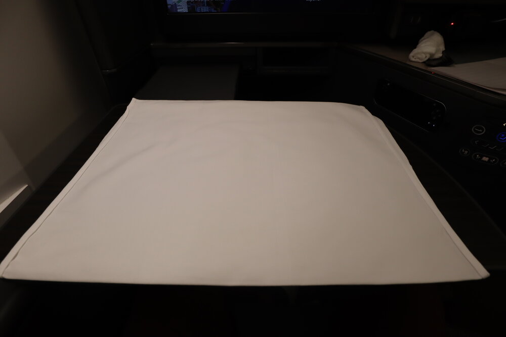 ANA 777 new business class – Tablecloth