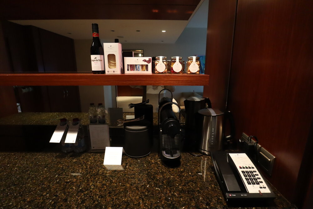 JW Marriott Marquis Doha City Center – Deluxe King Suite pantry