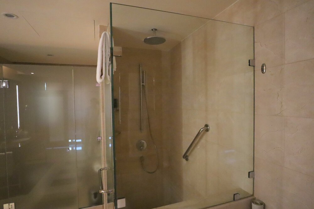 JW Marriott Marquis Doha City Center – Deluxe King Suite shower