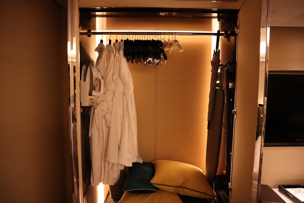 St. Regis Shenzhen – Allure Suite closet