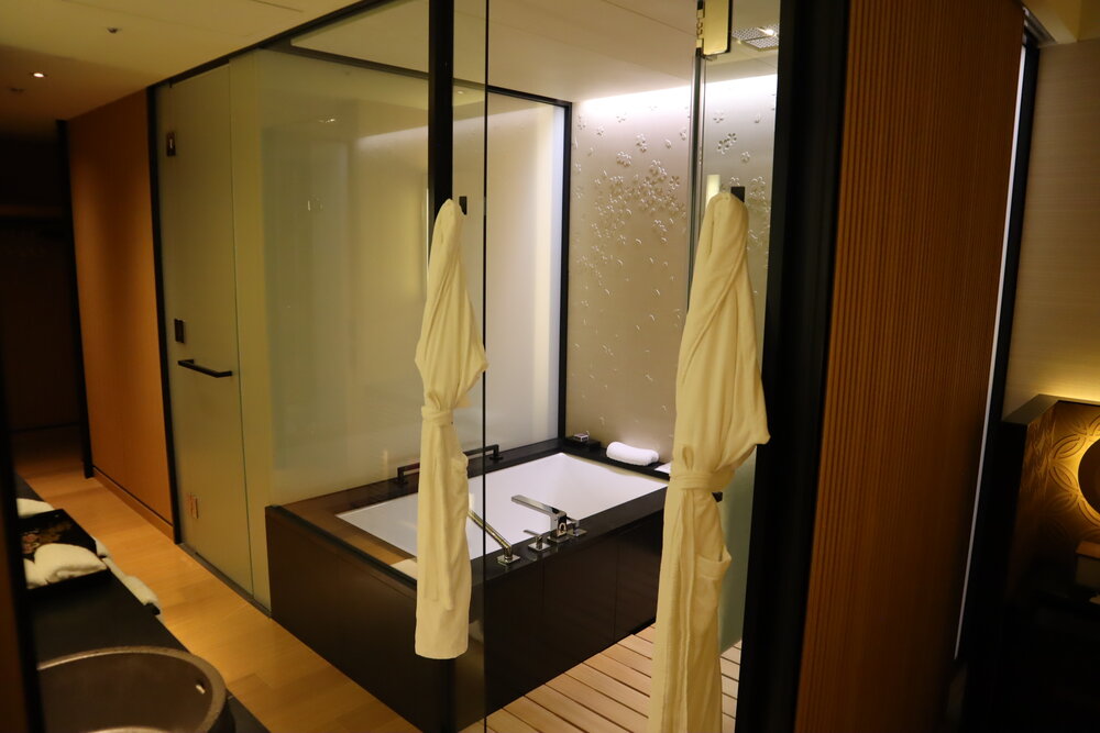 The Ritz-Carlton, Kyoto – Deluxe Kyoto Room shower and bathtub