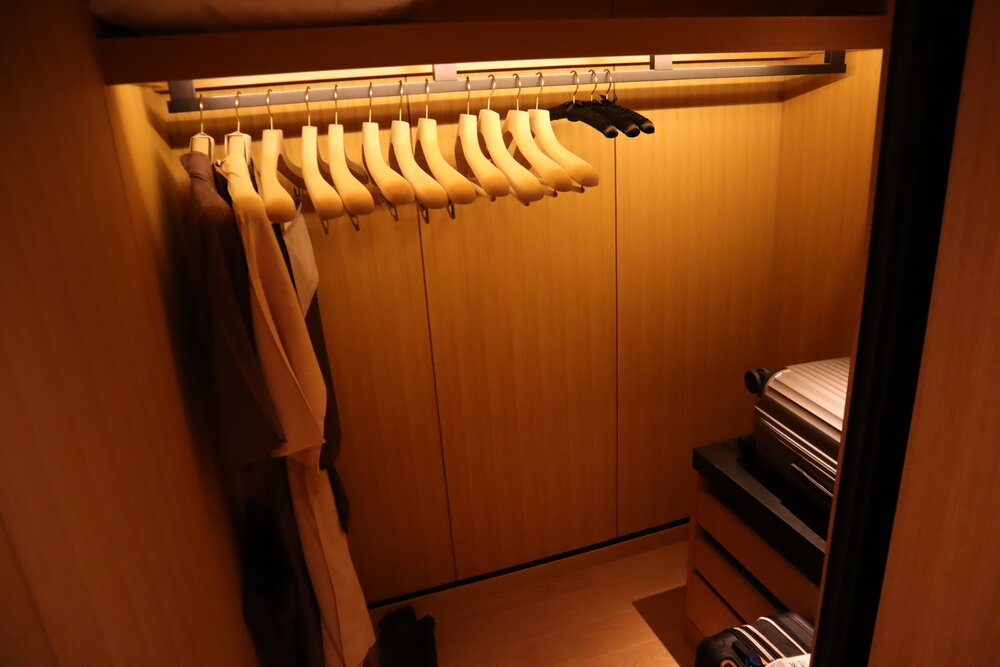 The Ritz-Carlton, Kyoto – Deluxe Kyoto Room walk-in closet