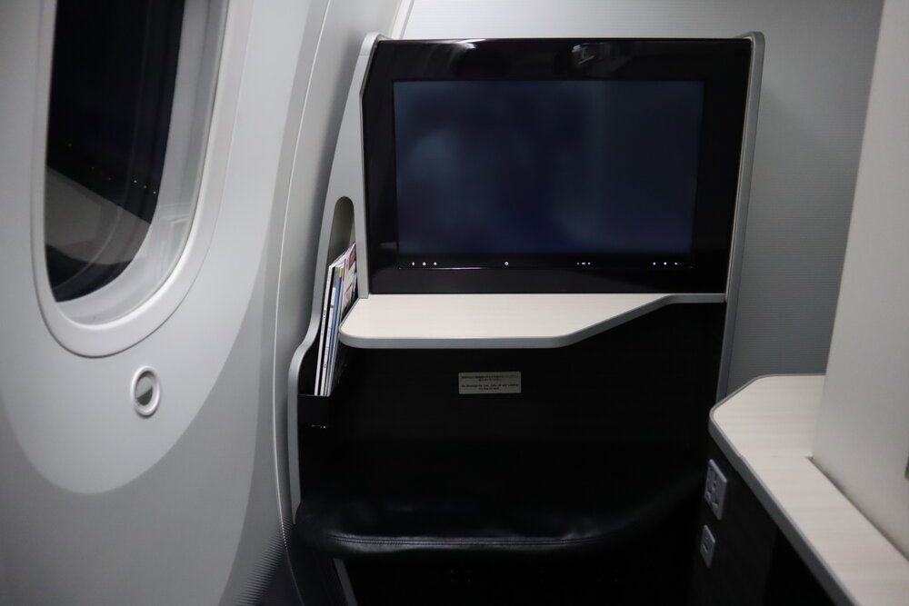 Japan Airlines business class – Entertainment screen