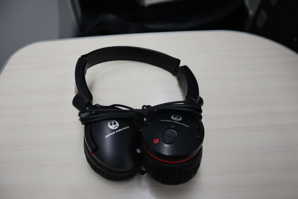 Japan Airlines business class – Headphones