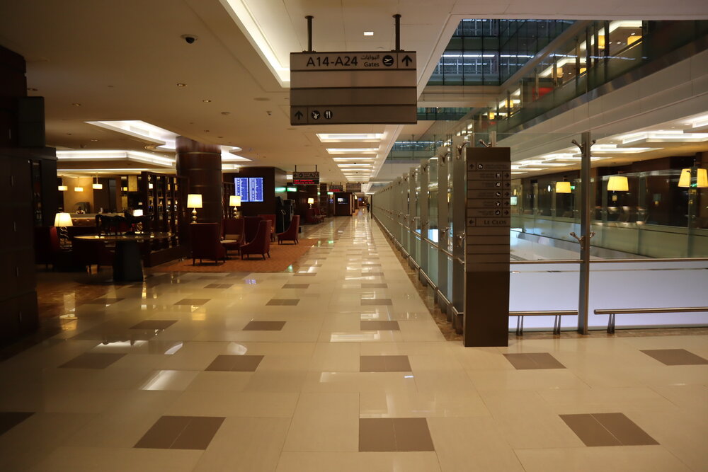 Emirates First Class Lounge (Concourse A) – Walkway