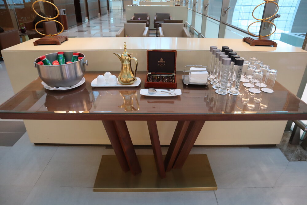 Emirates First Class Lounge (Concourse A) – Beverage stations