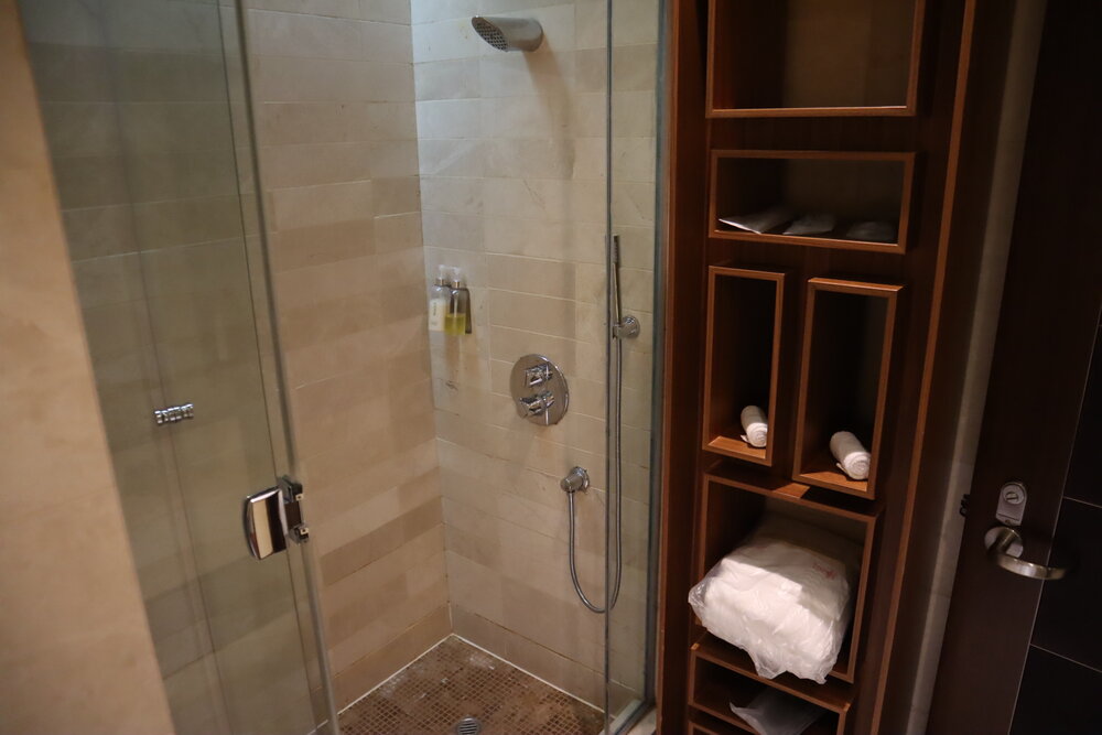 Emirates First Class Lounge (Concourse A) – Shower room