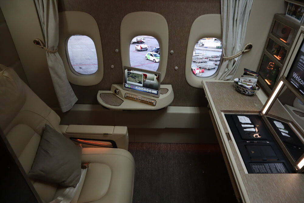 Emirates 777 New First Class – Suite 2F