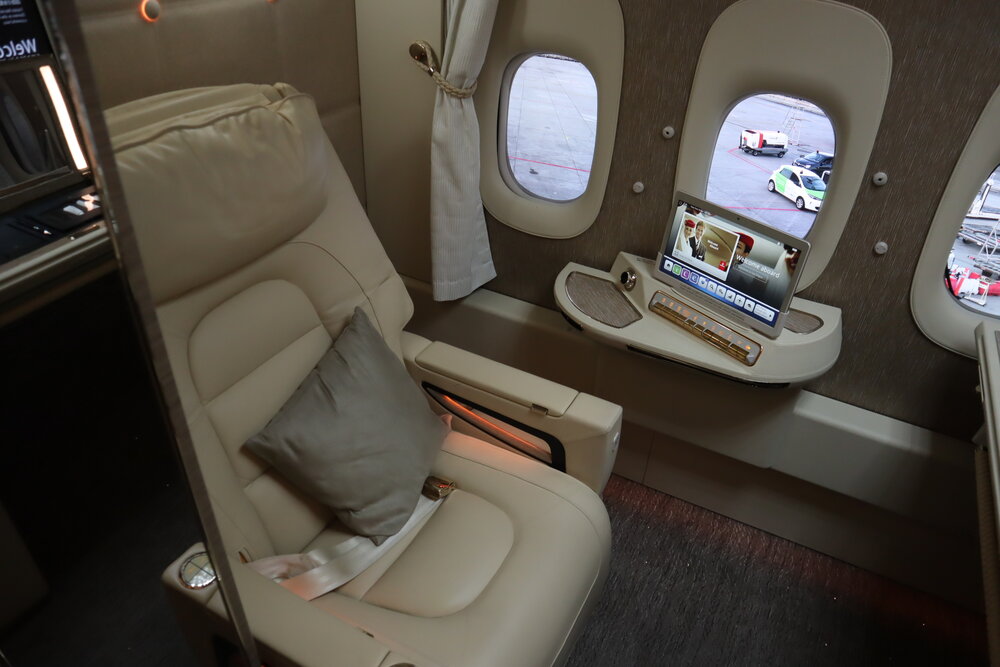 Emirates 777 New First Class – Suite 2F