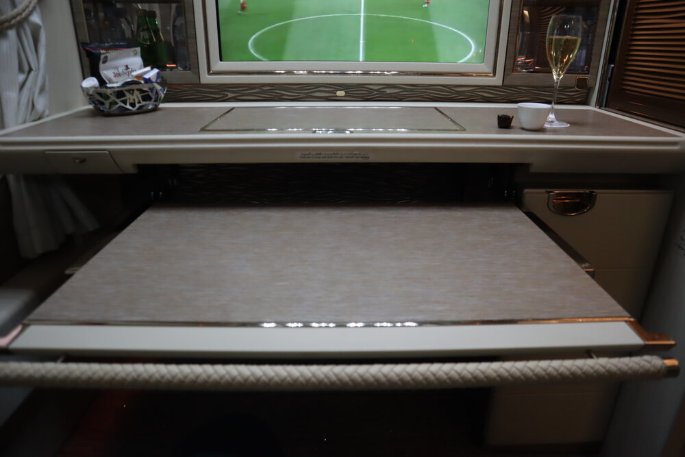 Emirates 777 New First Class – Tray table