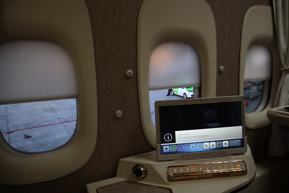 Emirates 777 New First Class – Electronic blinds