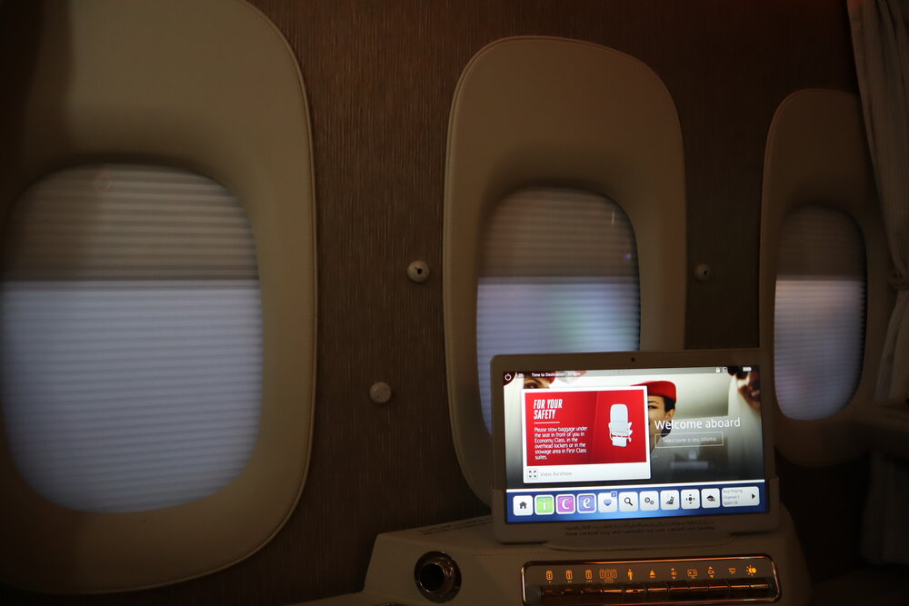 Emirates 777 New First Class – Electronic blinds