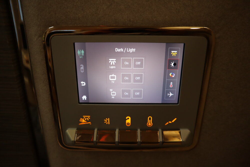 Emirates 777 New First Class – Lighting controls