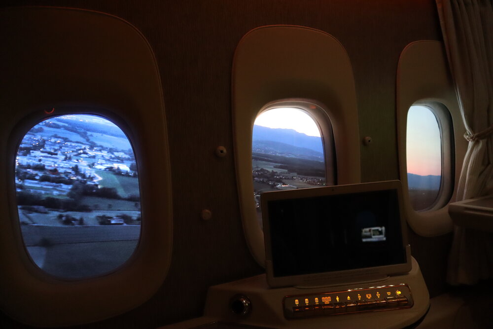 Emirates 777 New First Class – Takeoff views from virtual windows