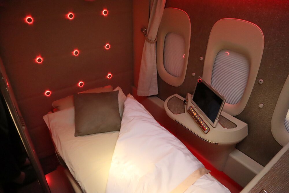 Emirates 777 New First Class – Red mode