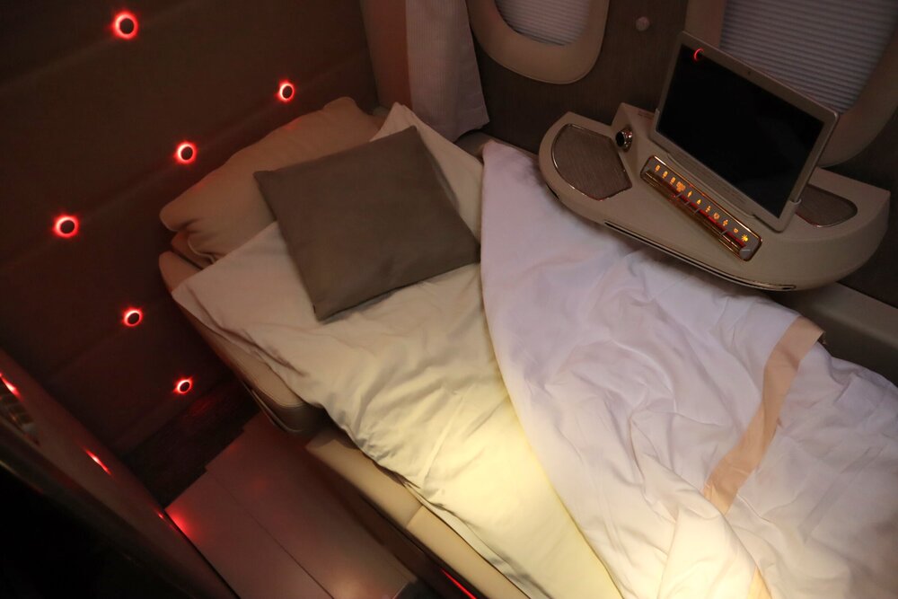 Emirates 777 New First Class – Bed