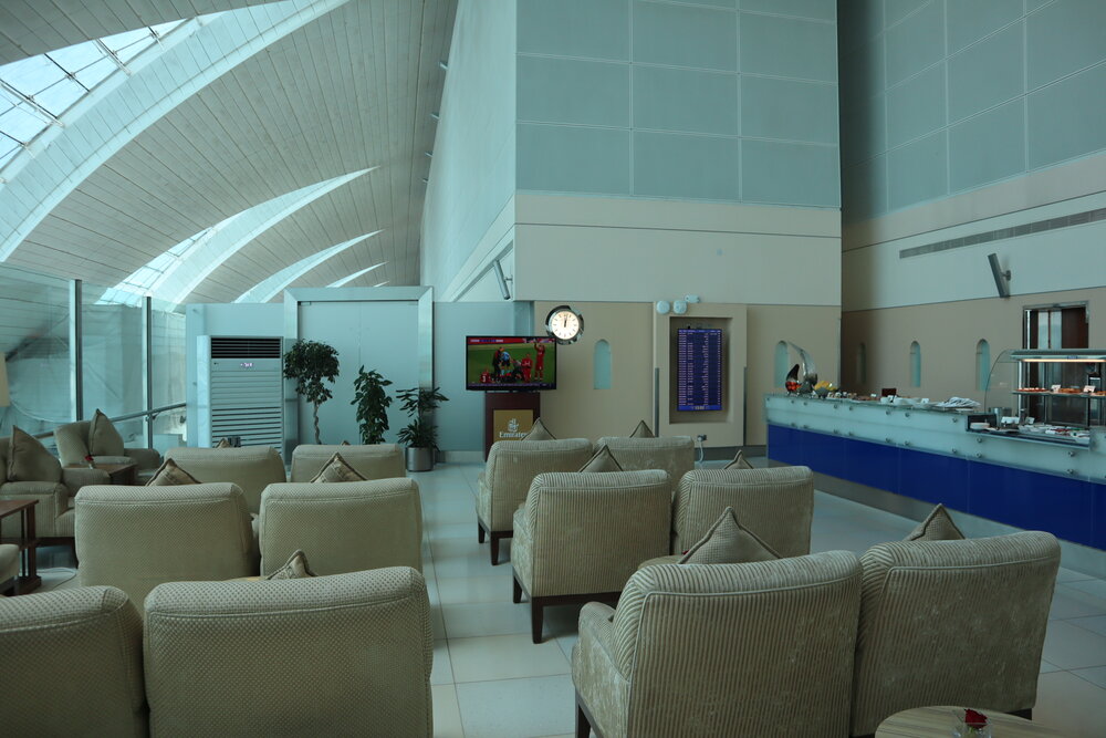 Emirates First Class Lounge Dubai (Concourse B) – TV area