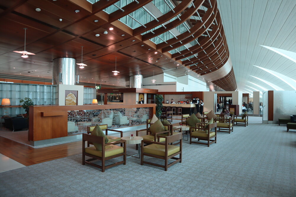 Emirates First Class Lounge Dubai (Concourse B) – Dining area