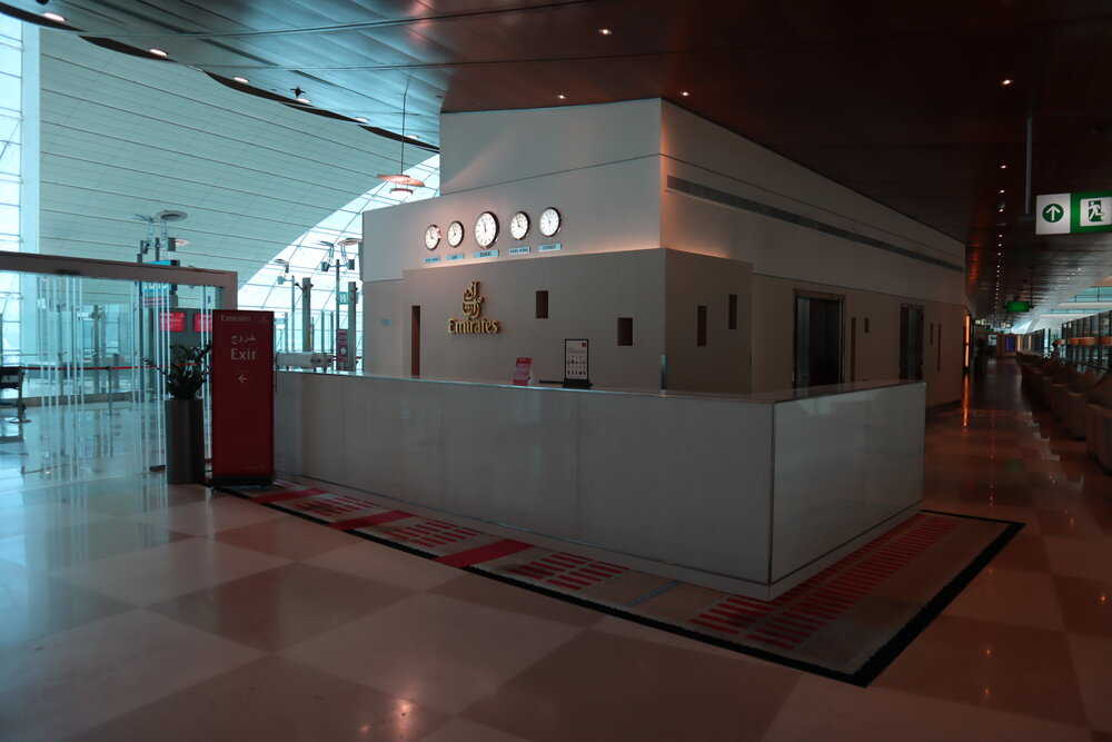 Emirates First Class Lounge Dubai (Concourse B) – Side entrance