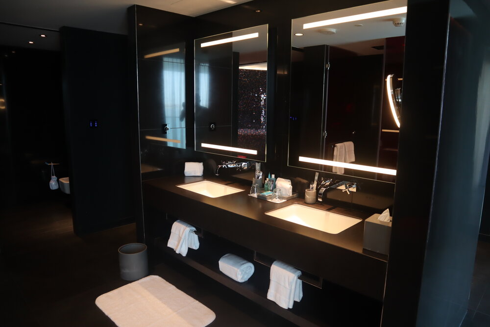 W Dubai The Palm – Marvelous Suite bathroom