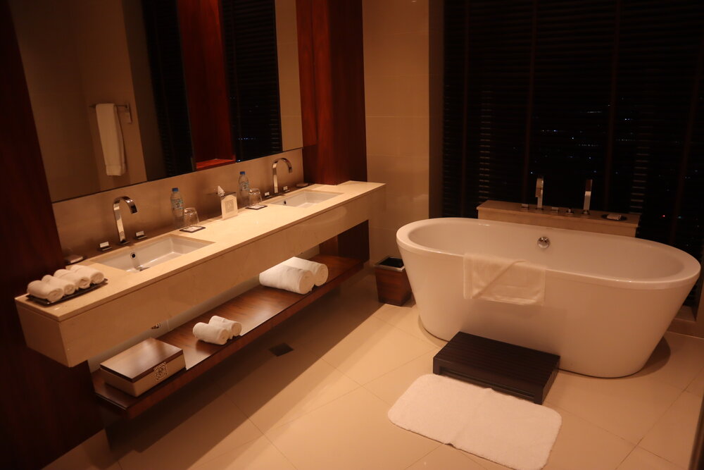 JW Marriott Marquis Dubai – Deluxe Corner Suite bathroom