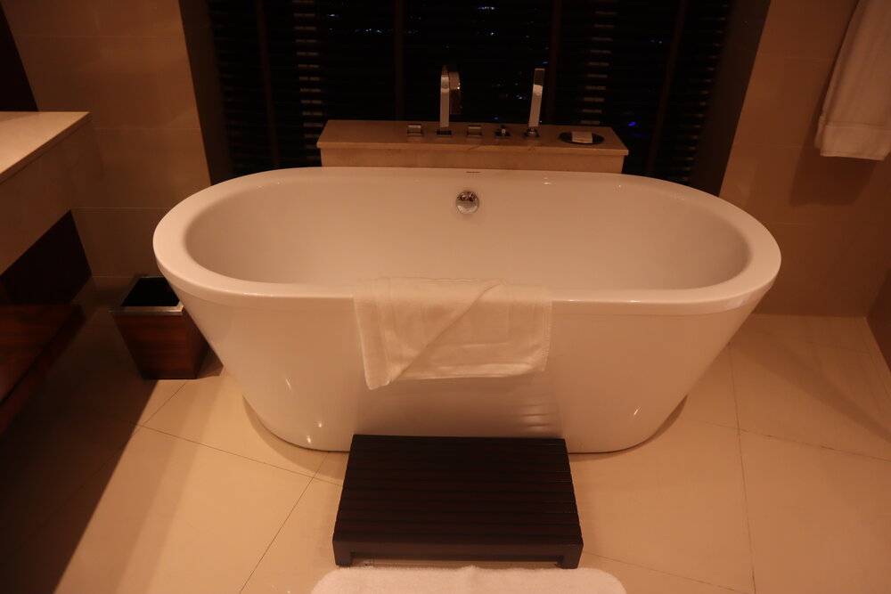 JW Marriott Marquis Dubai – Deluxe Corner Suite bathroom