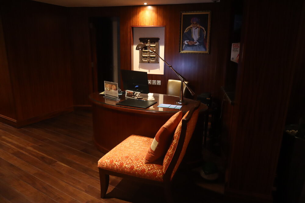 Sheraton Oman – Sheraton Club front desk