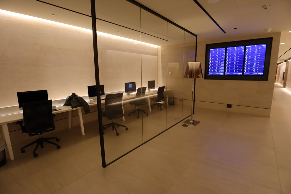 Qatar Airways Arrivals Lounge Doha – Computer workstations