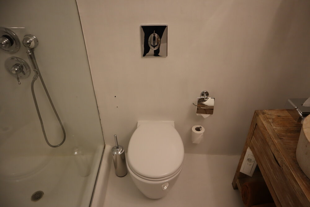 Mystique Santorini – Wet Allure Suite toilet