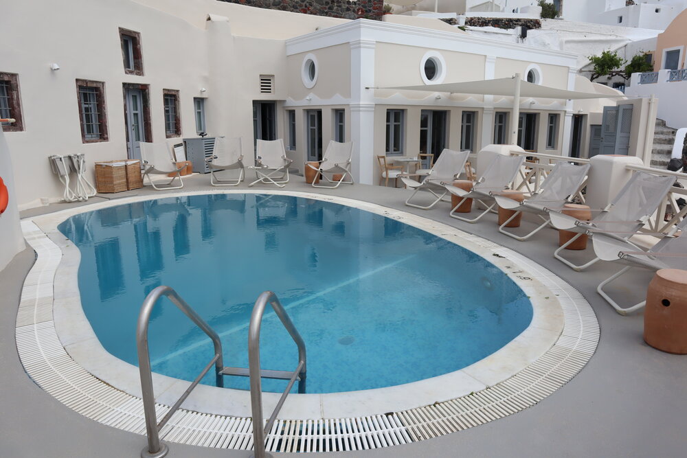 Mystique Santorini – Captain’s Lounge pool