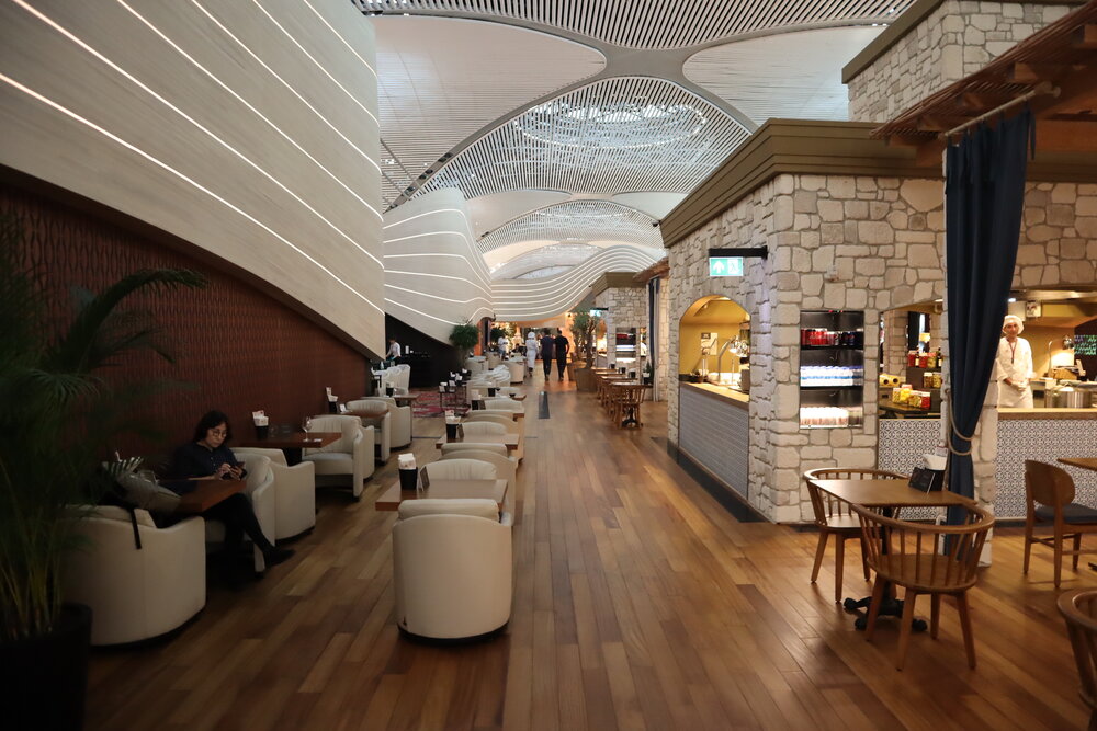 Turkish Airlines Business Lounge Istanbul – Dining area