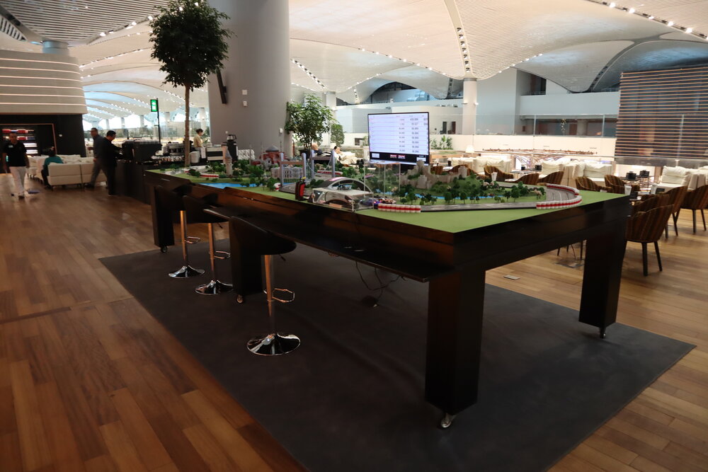 Turkish Airlines Business Lounge Istanbul – Model car racetrack