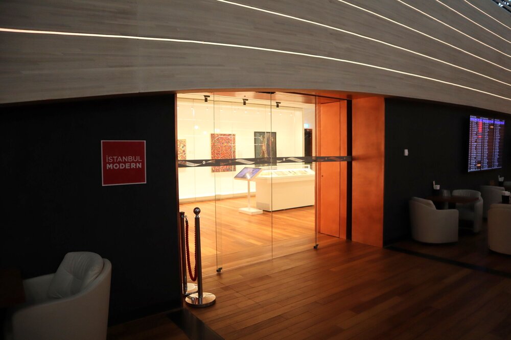 Turkish Airlines Business Lounge Istanbul – Modern art gallery