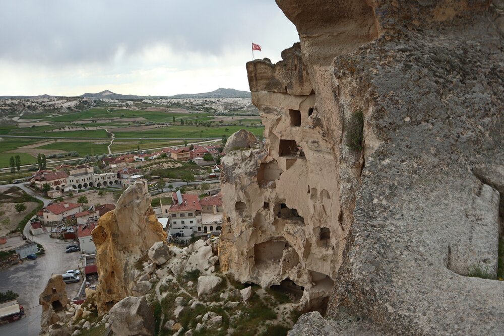 Çavusin rock cliff