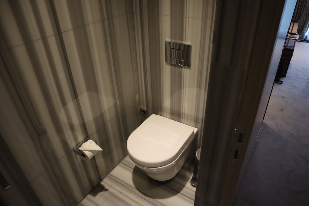 St. Regis Istanbul – St. Regis Suite toilet